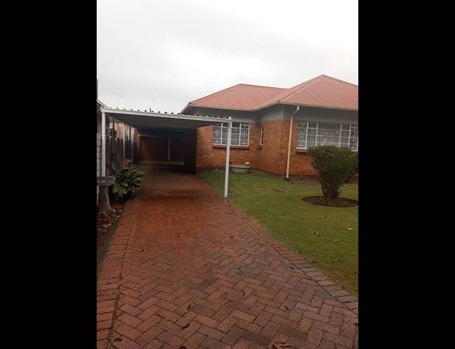 3 BEDROOM HOUSE FOR SALE IN SELECTION PARK